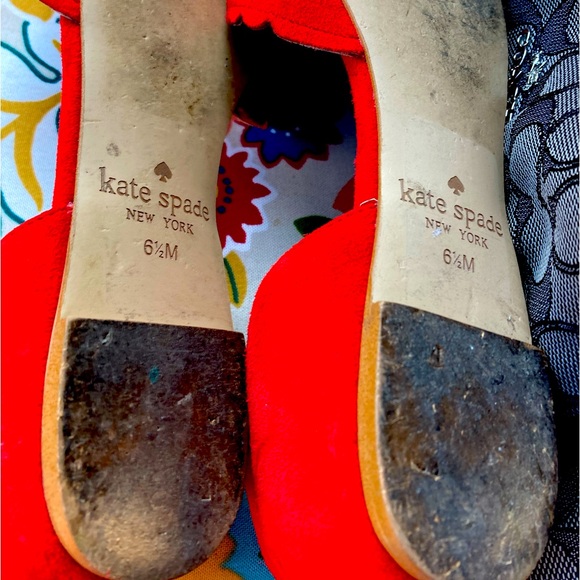 Kate Spade ♠️ red scalloped flats made with suede - Picture 4 of 4